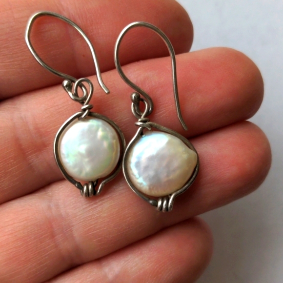 SOLD Vintage sterling handmade dangle earrings with natural coin pearls - Picture 5 of 6